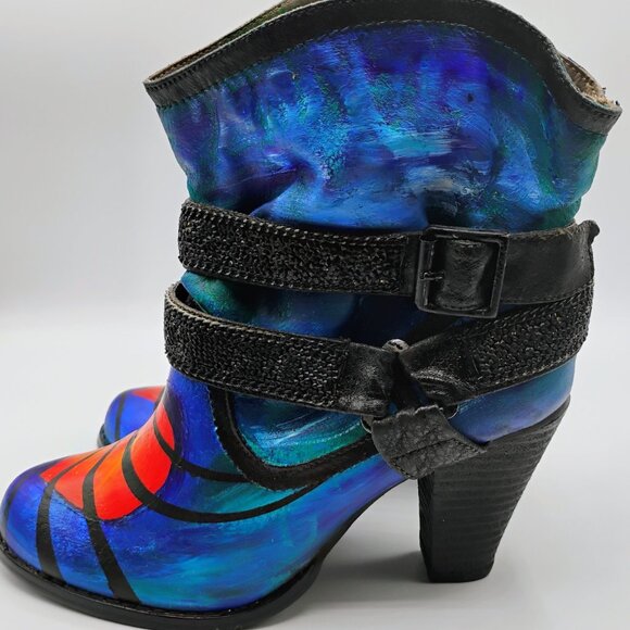 Size 8.5 hand painted boot - new condition - Picture 5 of 7